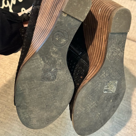 Lucky Brand Black Perforated Suede Peep Toe Wedge Bootie Size 37 - Picture 6 of 7